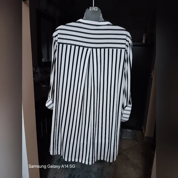 Black/White Striped Blouse, Zip Front Roll Tab Sleeves 3XL - Picture 3 of 13